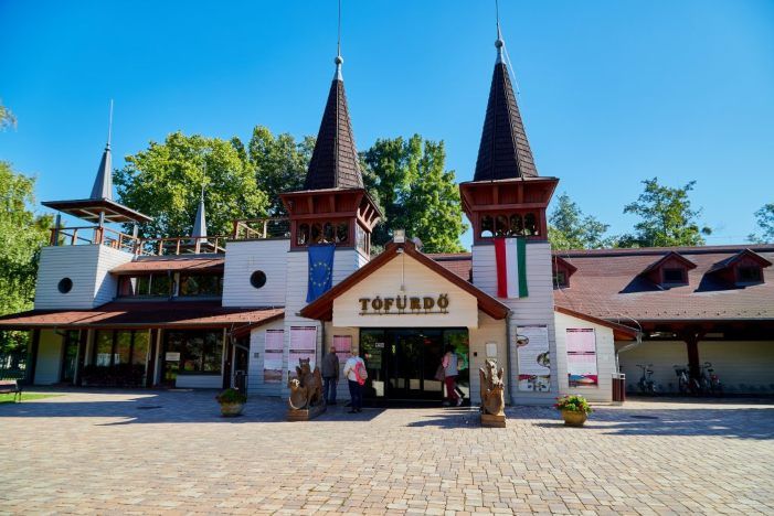 Hévíz Tófürdő Schulhof bejárat